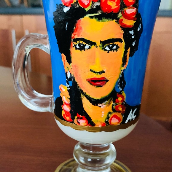 Handpainted Milky glass coffee mug with handle Frida Kahlo portrait gold border - Picture 6 of 6